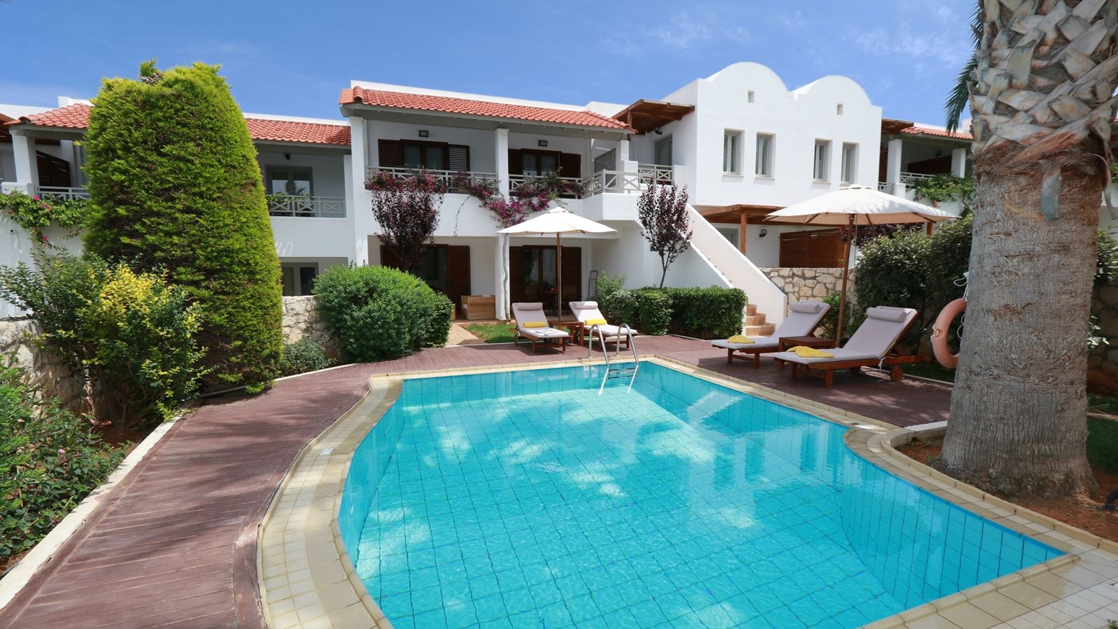 rooms-vip-suite-shared-pool