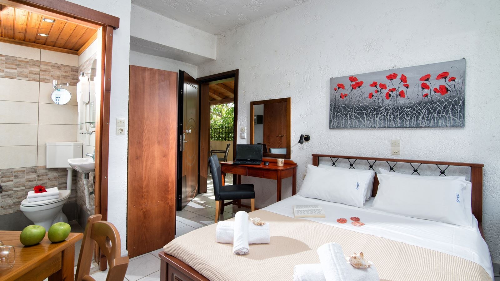 rooms-studio-with-sea-or-mountain-view