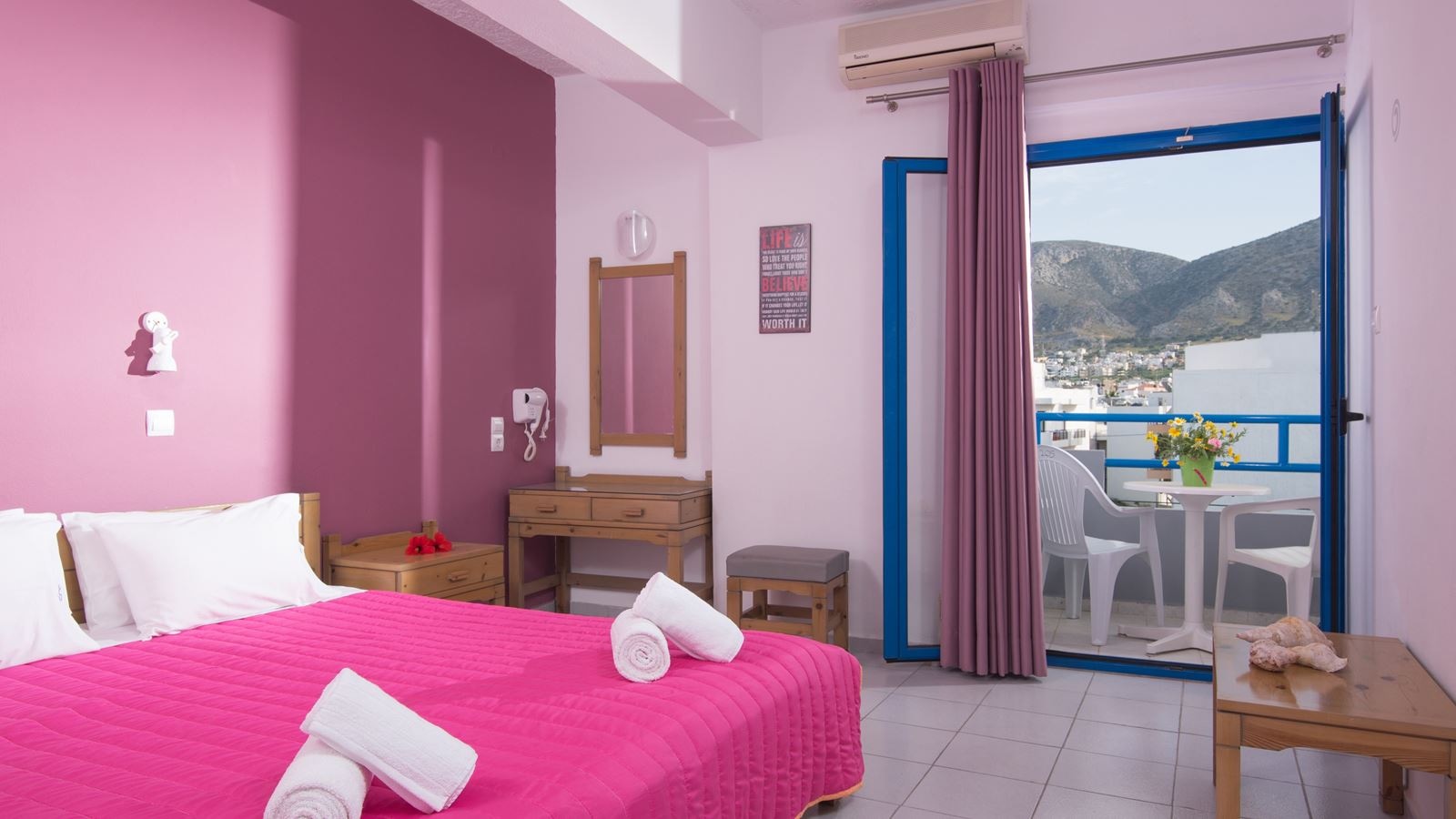 rooms-one-bedroom-apartment-with-mountain-view