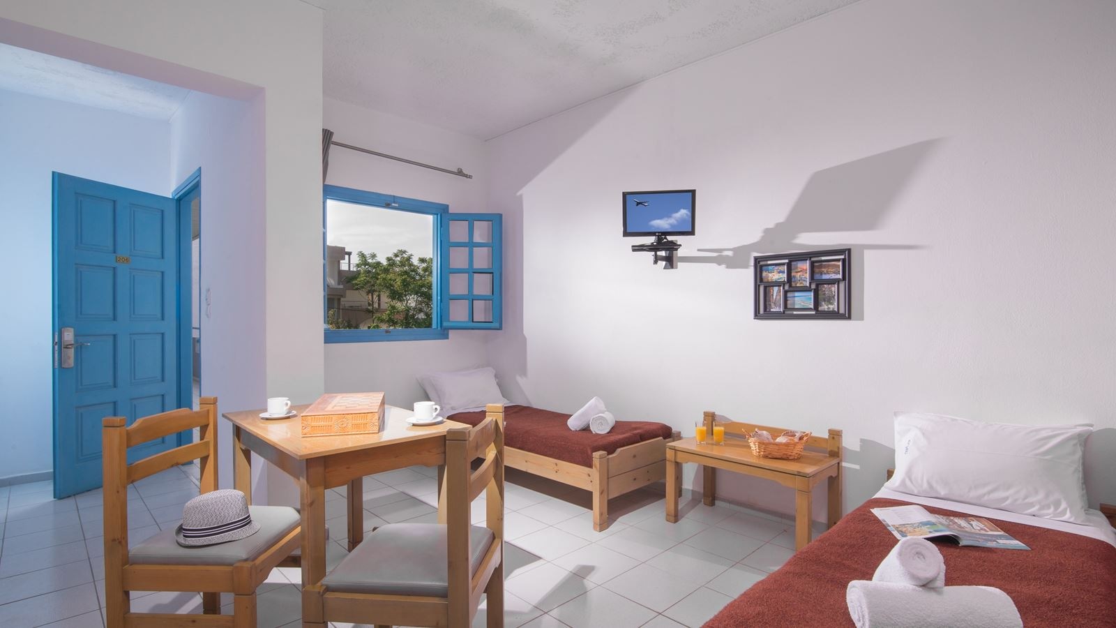 rooms-one-bedroom-apartment-with-mountain-view