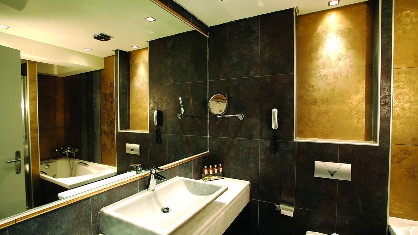 rooms-deluxe-suite-2bedrooms-sea-view