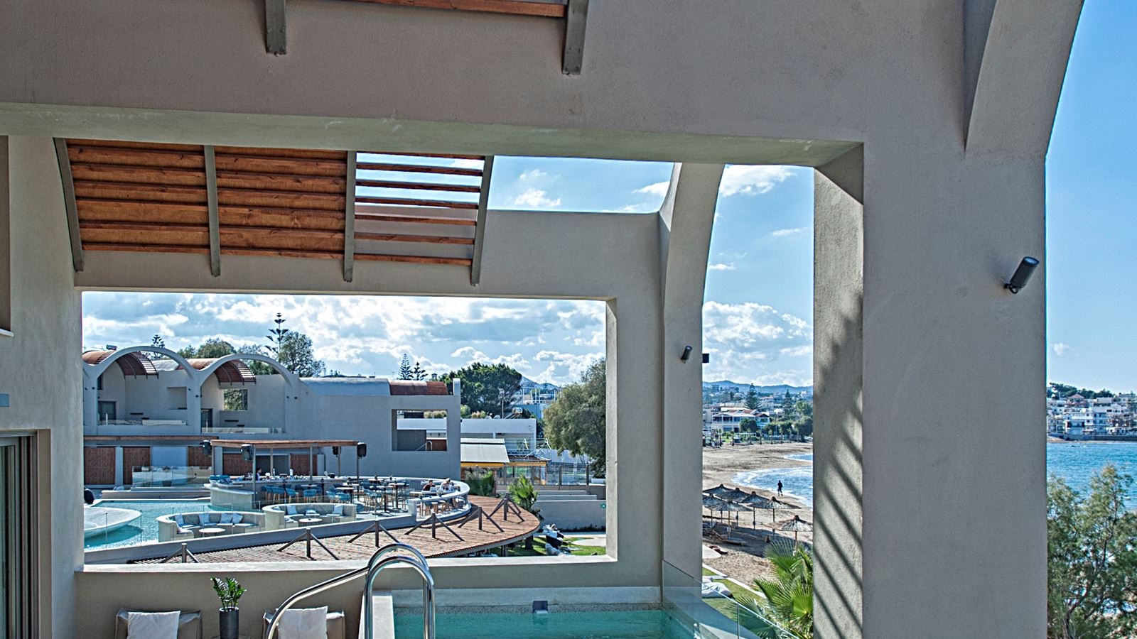 rooms-ultimate-haven-sea-front-with-heated-private-pool-and-jacuzzi