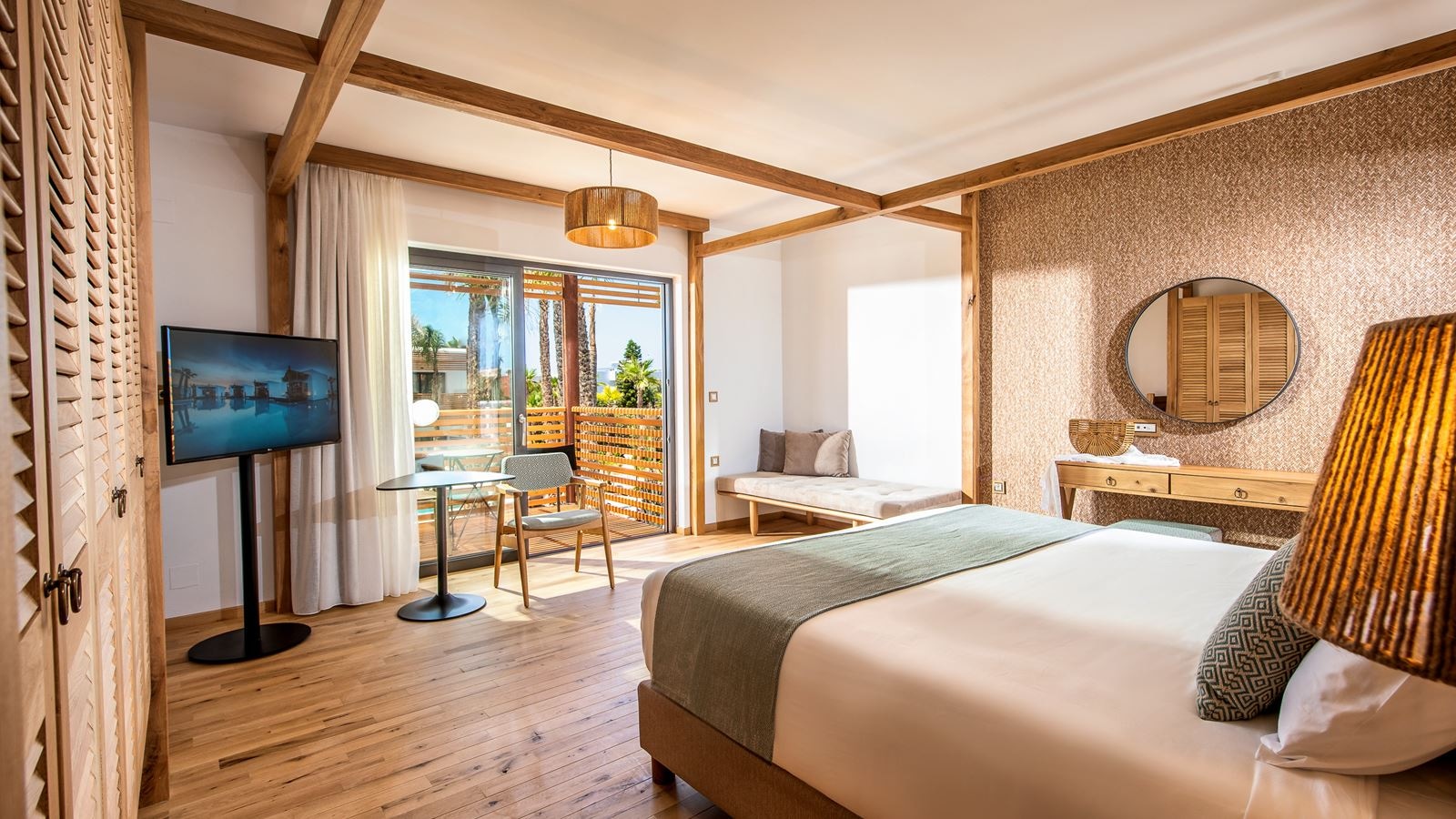 rooms-premium-pool-view