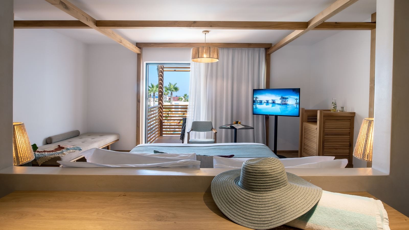 rooms-premium-pool-view