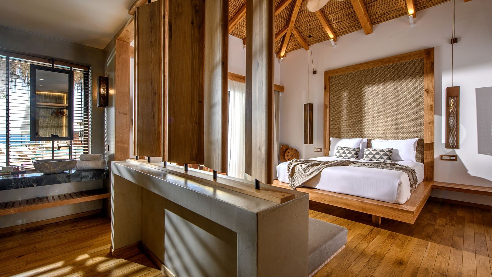 rooms-grand-overwater-bungalow