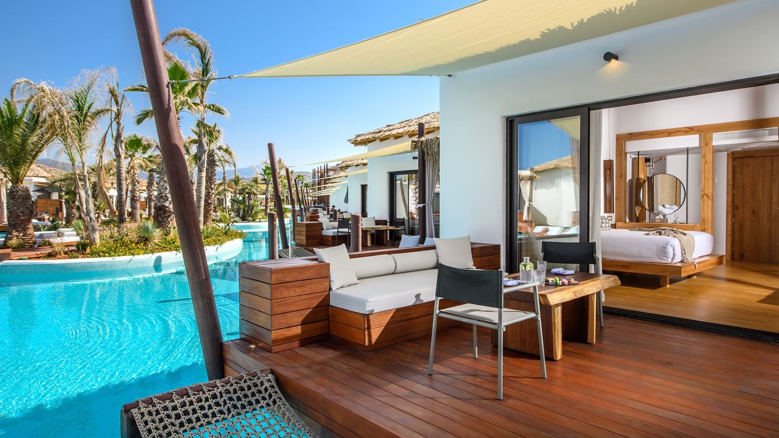 rooms-grand-overwater-bungalow