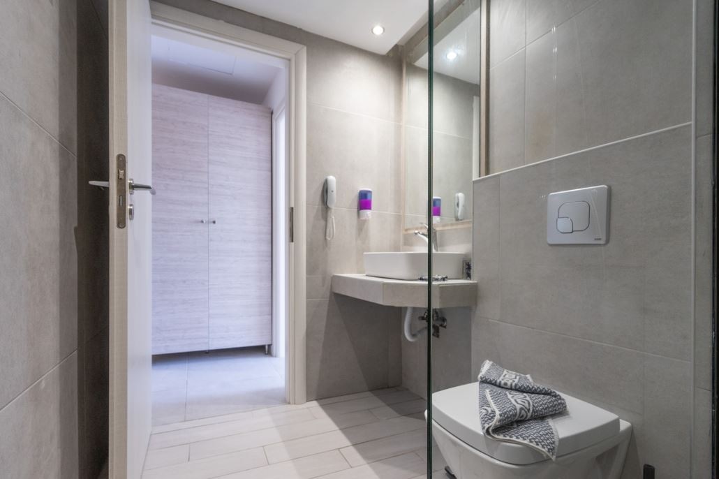 rooms-indoor-family-room-balcony-or--terrace