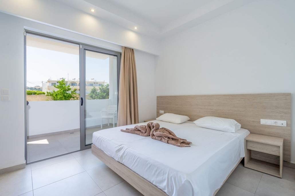 rooms-indoor-family-room-balcony-or--terrace