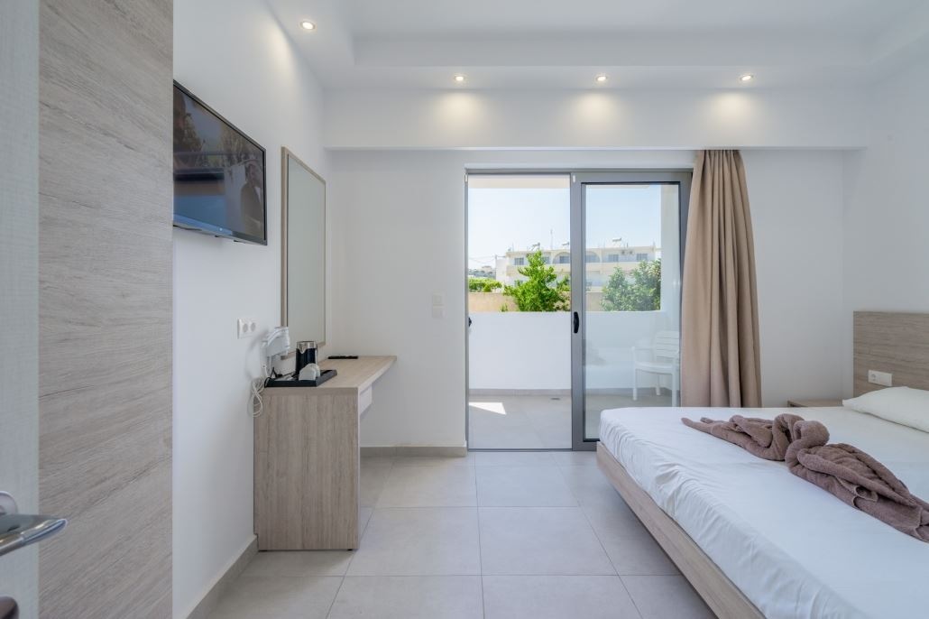 rooms-indoor-family-room-balcony-or--terrace