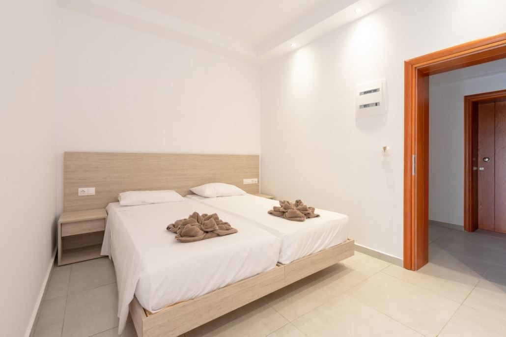 rooms-indoor-family-room-balcony-or--terrace