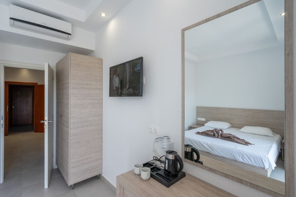 rooms-indoor-family-room-balcony-or--terrace