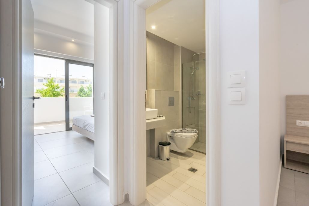 rooms-indoor-family-room-balcony-or--terrace