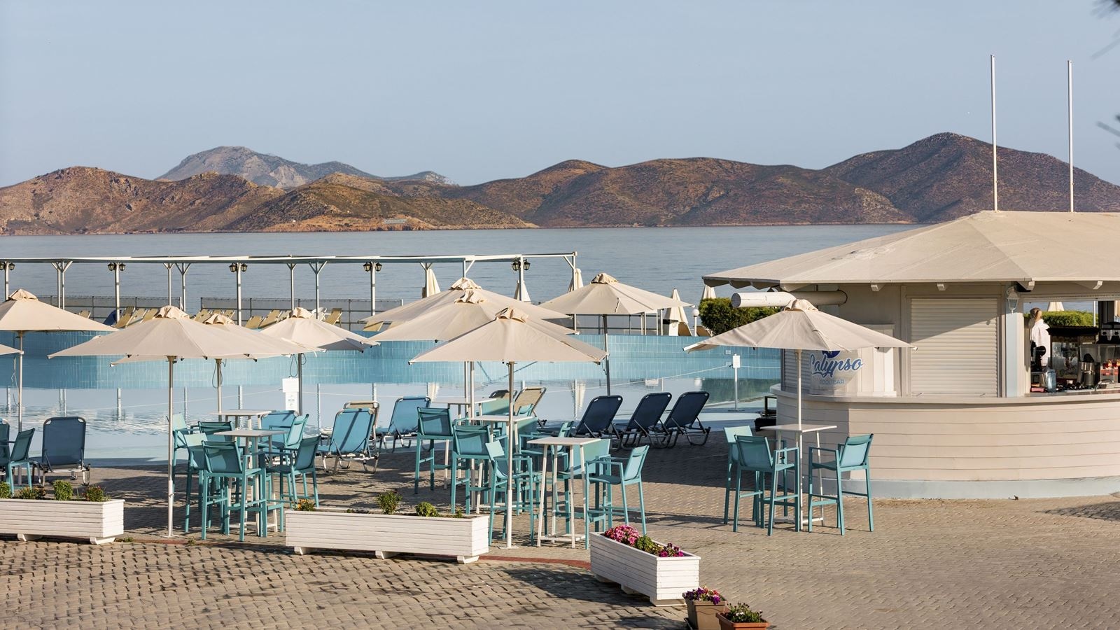 bars-calypso-pool-bar