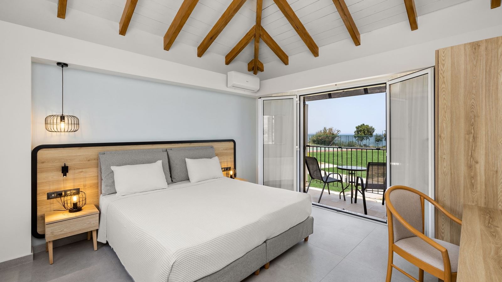 rooms-superior-side-sea-view