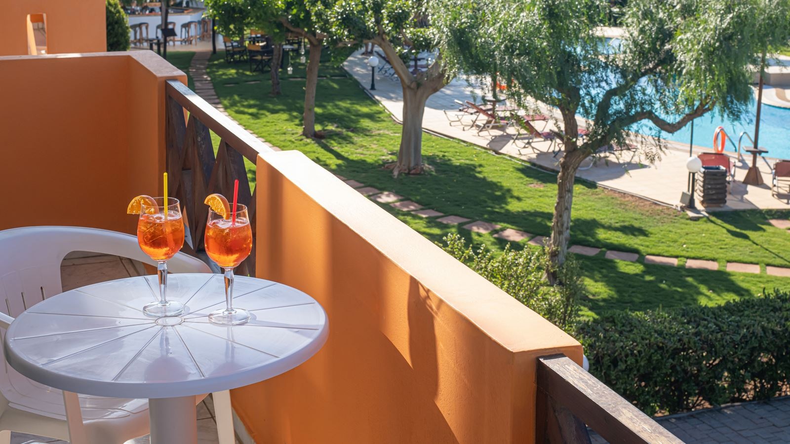 rooms-one-bedroom-apartment-with-garden-or-pool-view