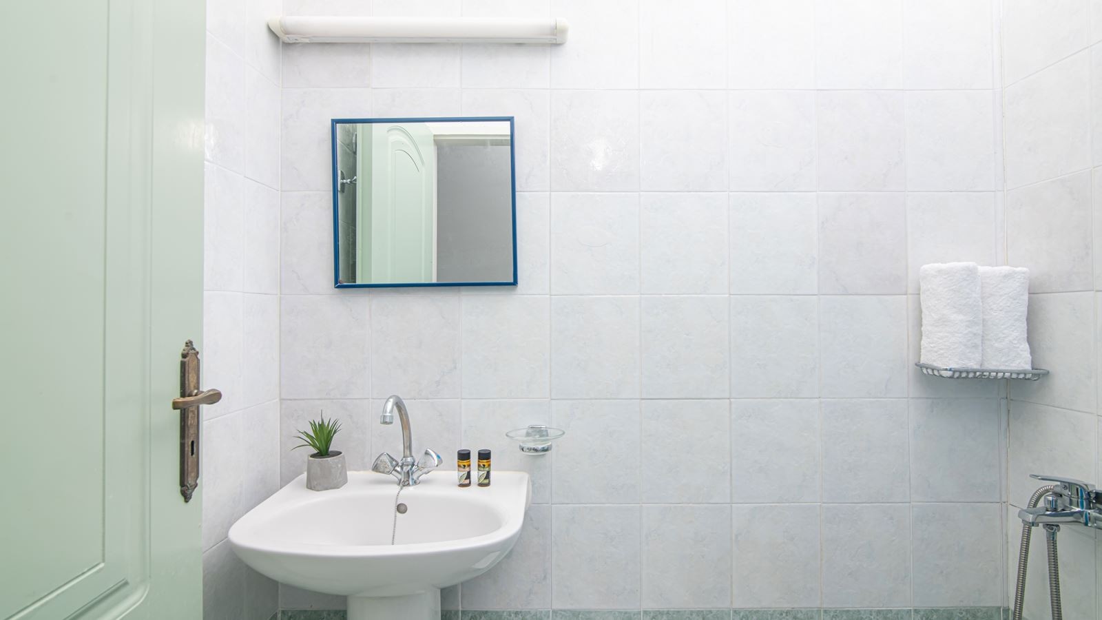 rooms-one-bedroom-apartment-with-garden-or-pool-view