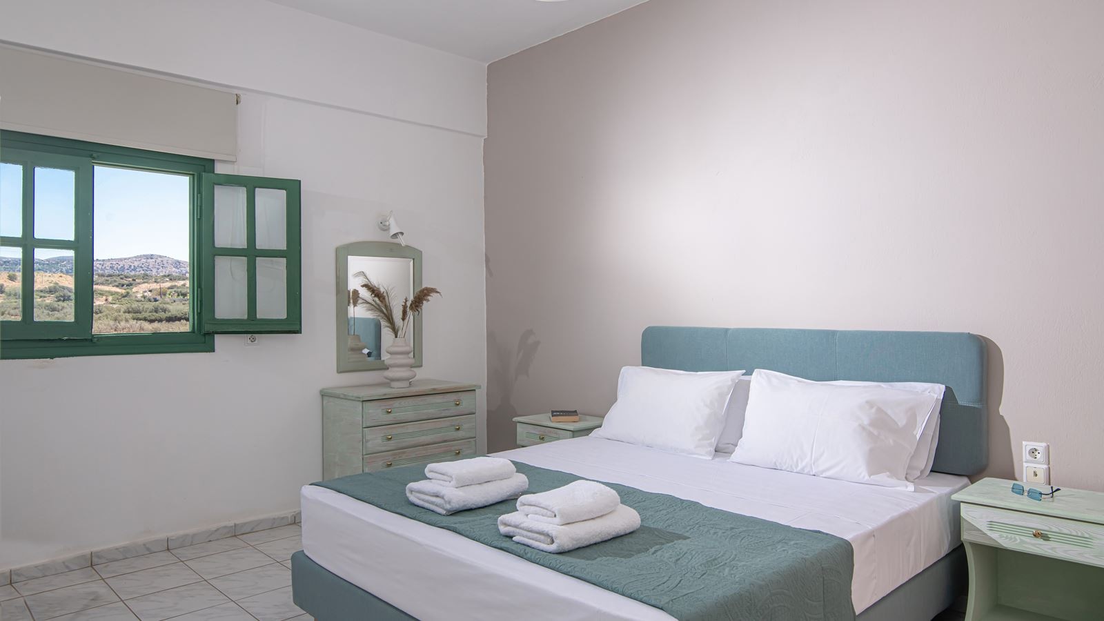 rooms-triple-one-bedroom-apartment-with-garden-or-pool-view