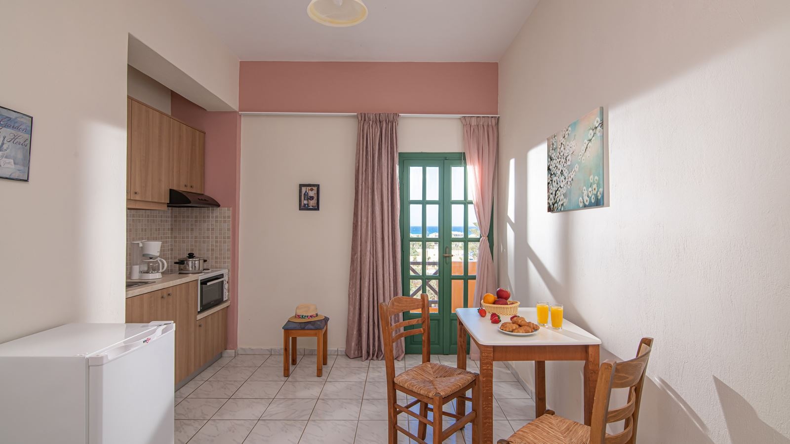 rooms-superior-one-bedroom-apartment-with-sea-view