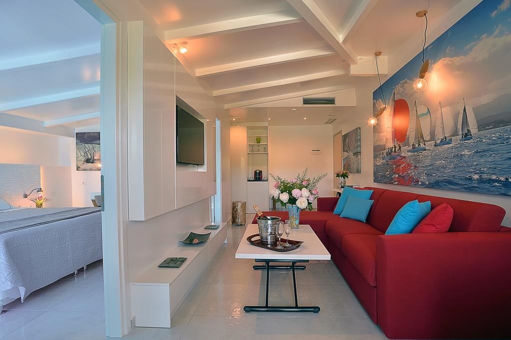 rooms-superior-design-suite