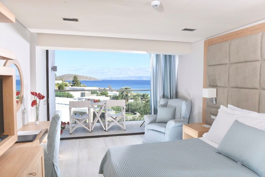 rooms-deluxe-room-sea-view
