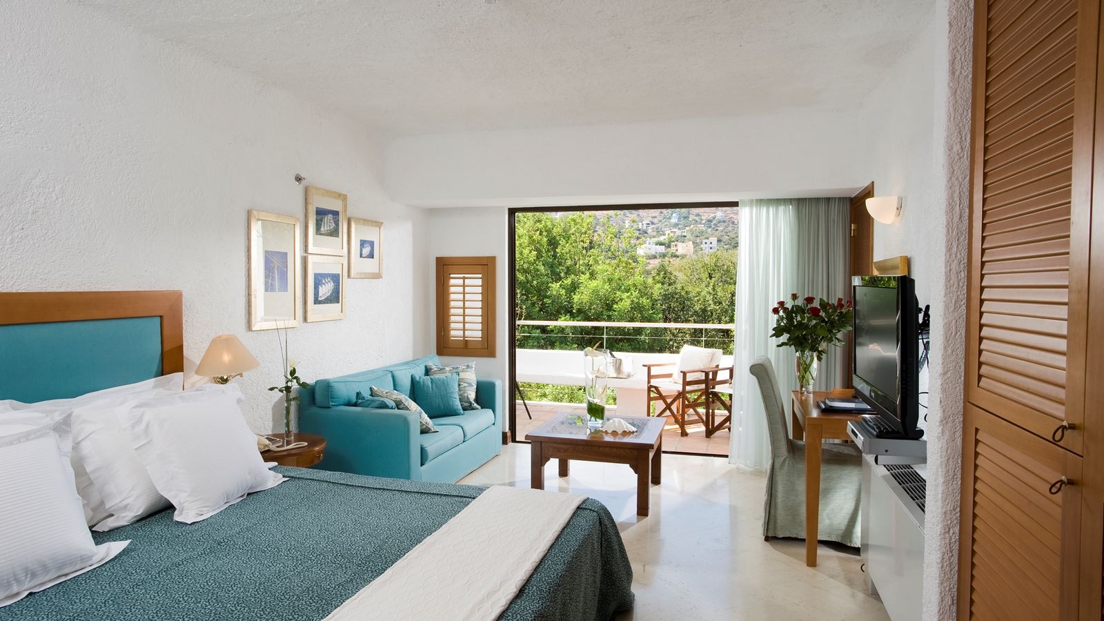 rooms-family-room-garden-view-2-bedrooms--2-bathrooms