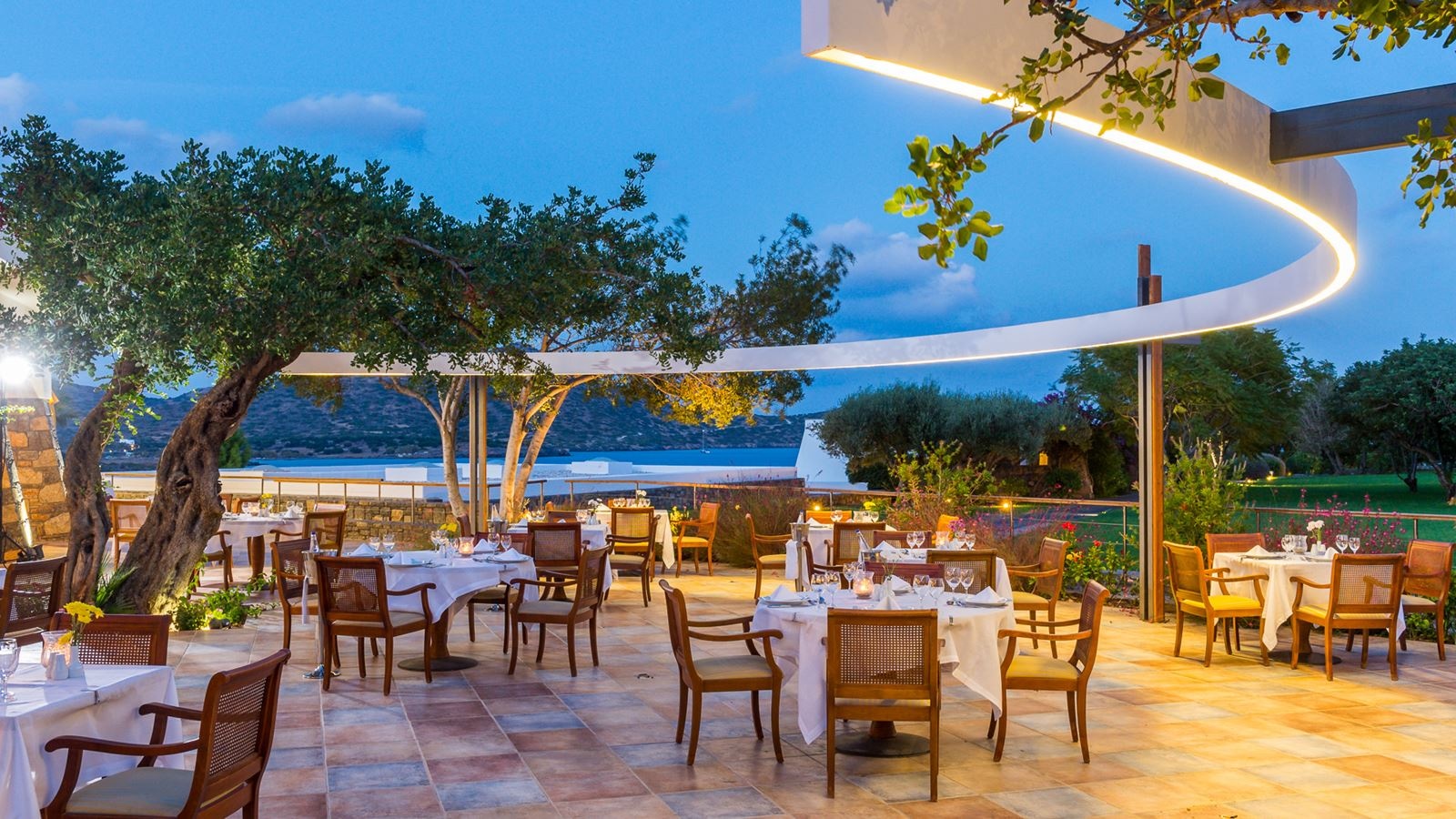 restaurants-aretoussa-main-restaurant