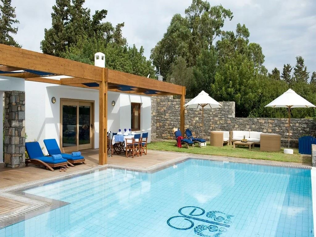 rooms-the-grand-suite-front-sea-view-with-private-heated-pool