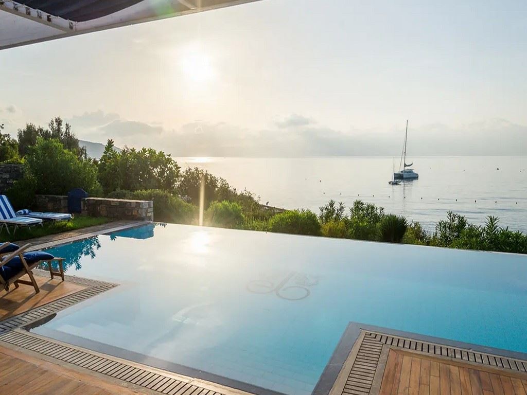 rooms-the-grand-suite-front-sea-view-with-private-heated-pool