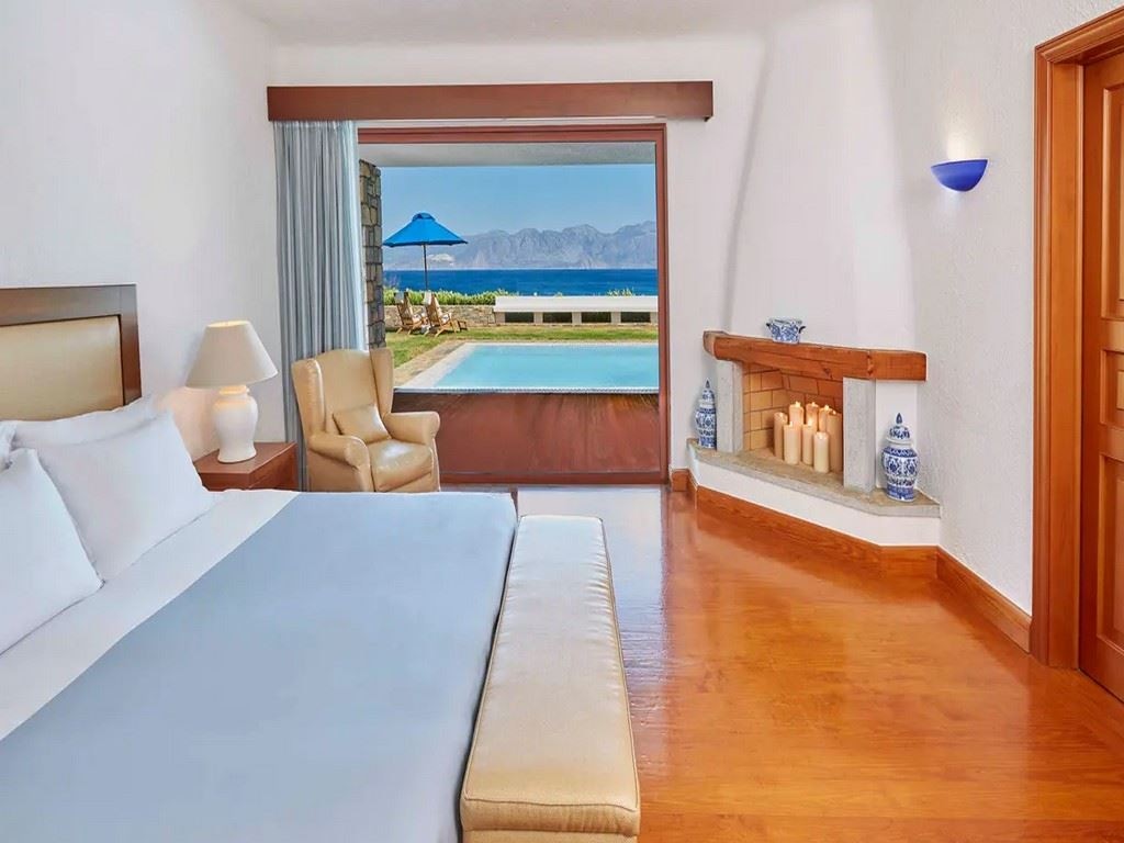 rooms-the-palace-suite-front-sea-view-with-a-private-heated-pool