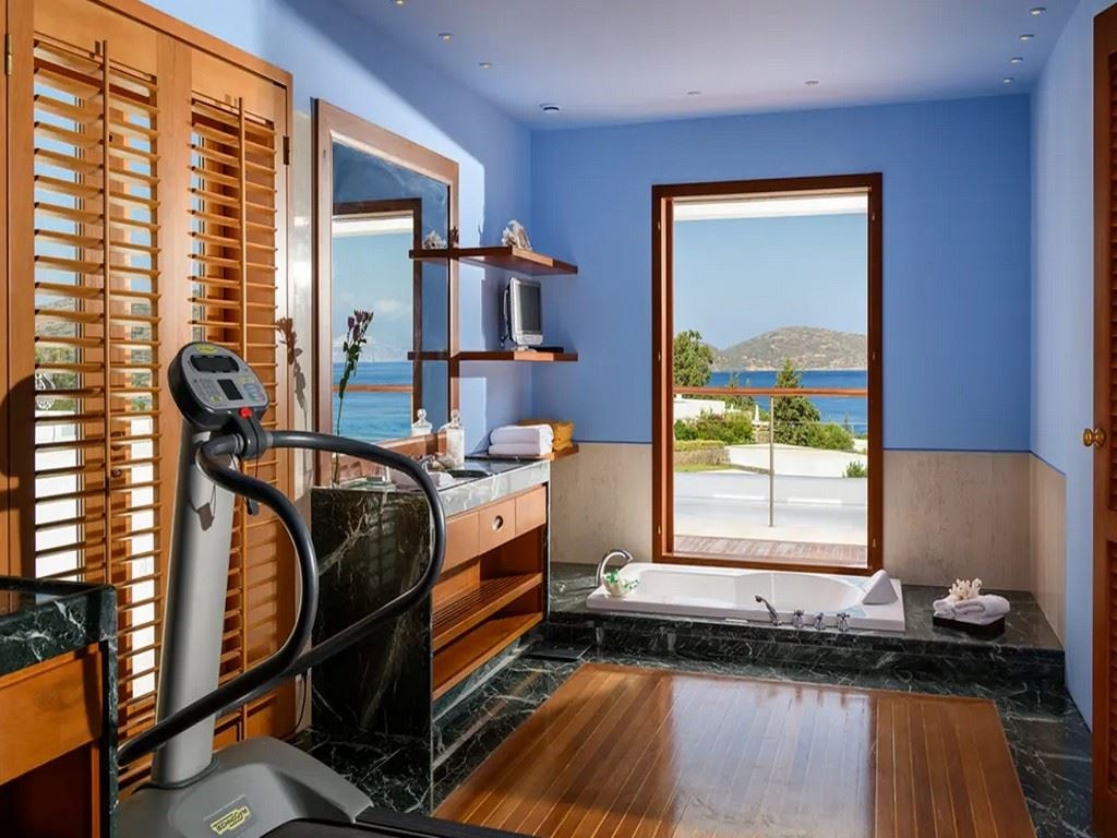 rooms-the-penthouse-suite-with-panoramic-sea-view