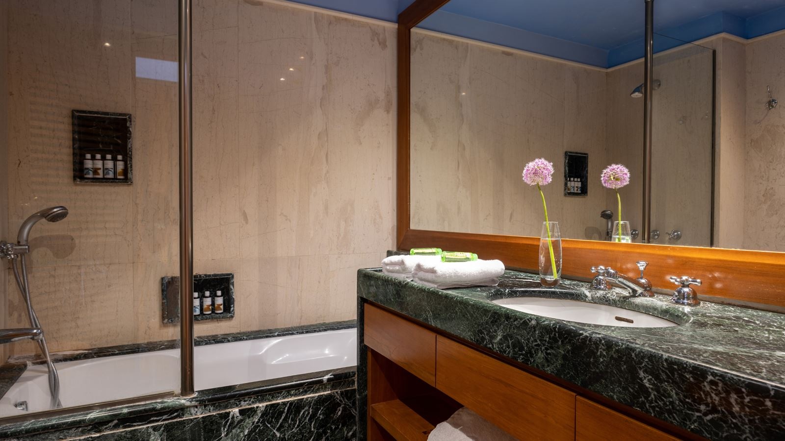 rooms-classic-room-sea-view