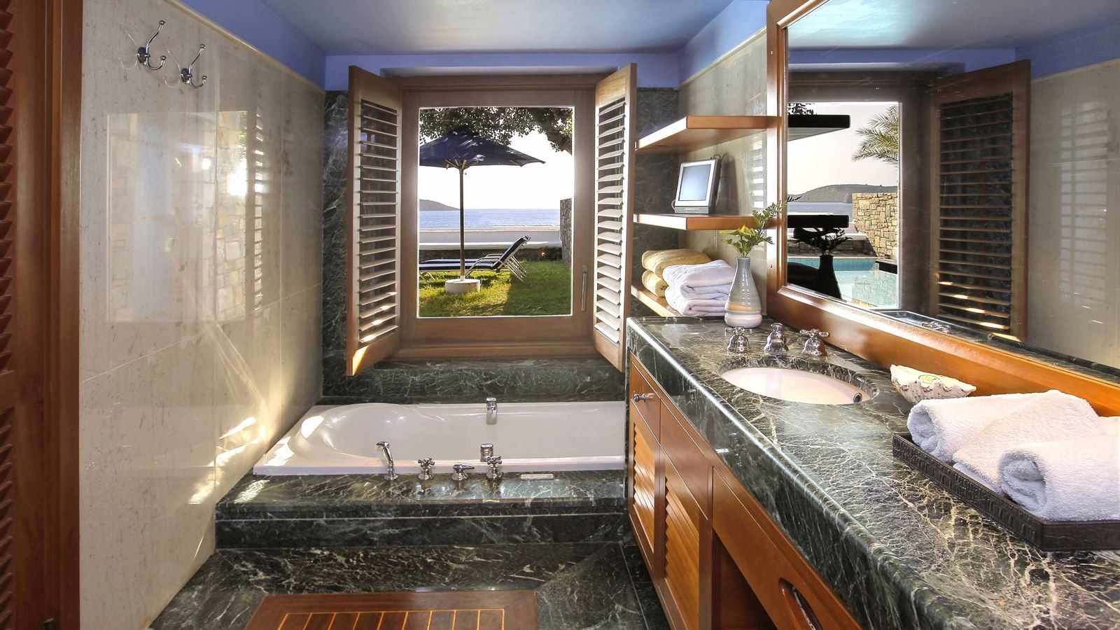 rooms-luxury-bungalow-sea-view-with-private-pool