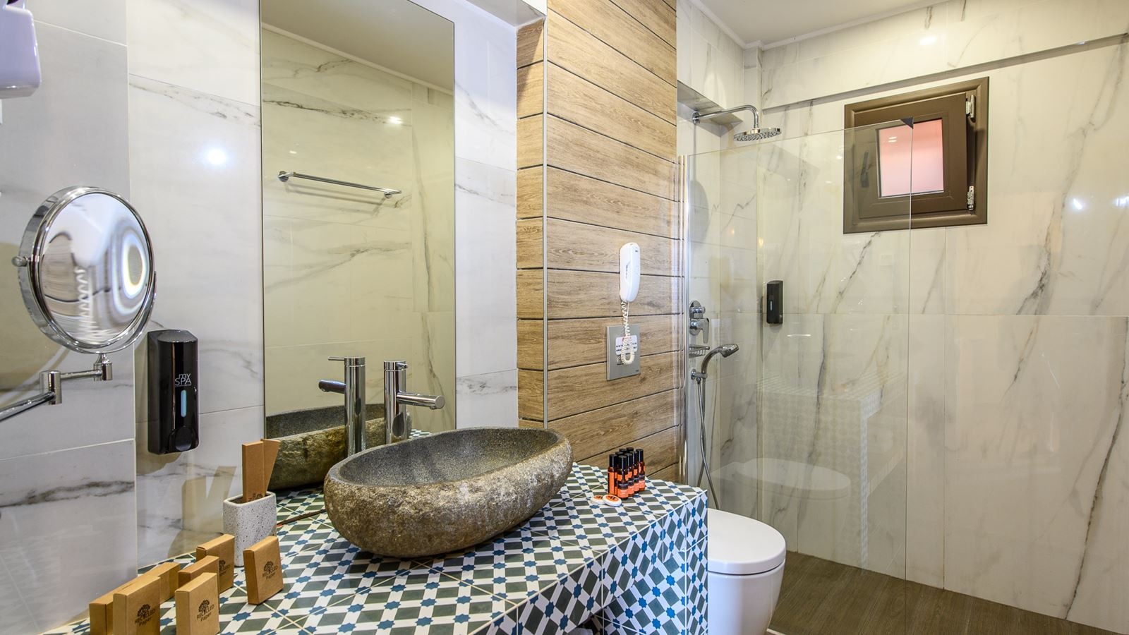 rooms-luxury-onebedroom-suite-inland-view