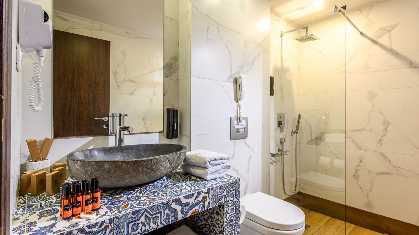 rooms-elite-suite-sea-view-outdoor-jacuzzi