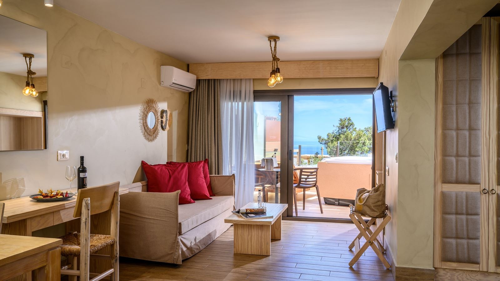 rooms-elite-suite-sea-view-outdoor-jacuzzi