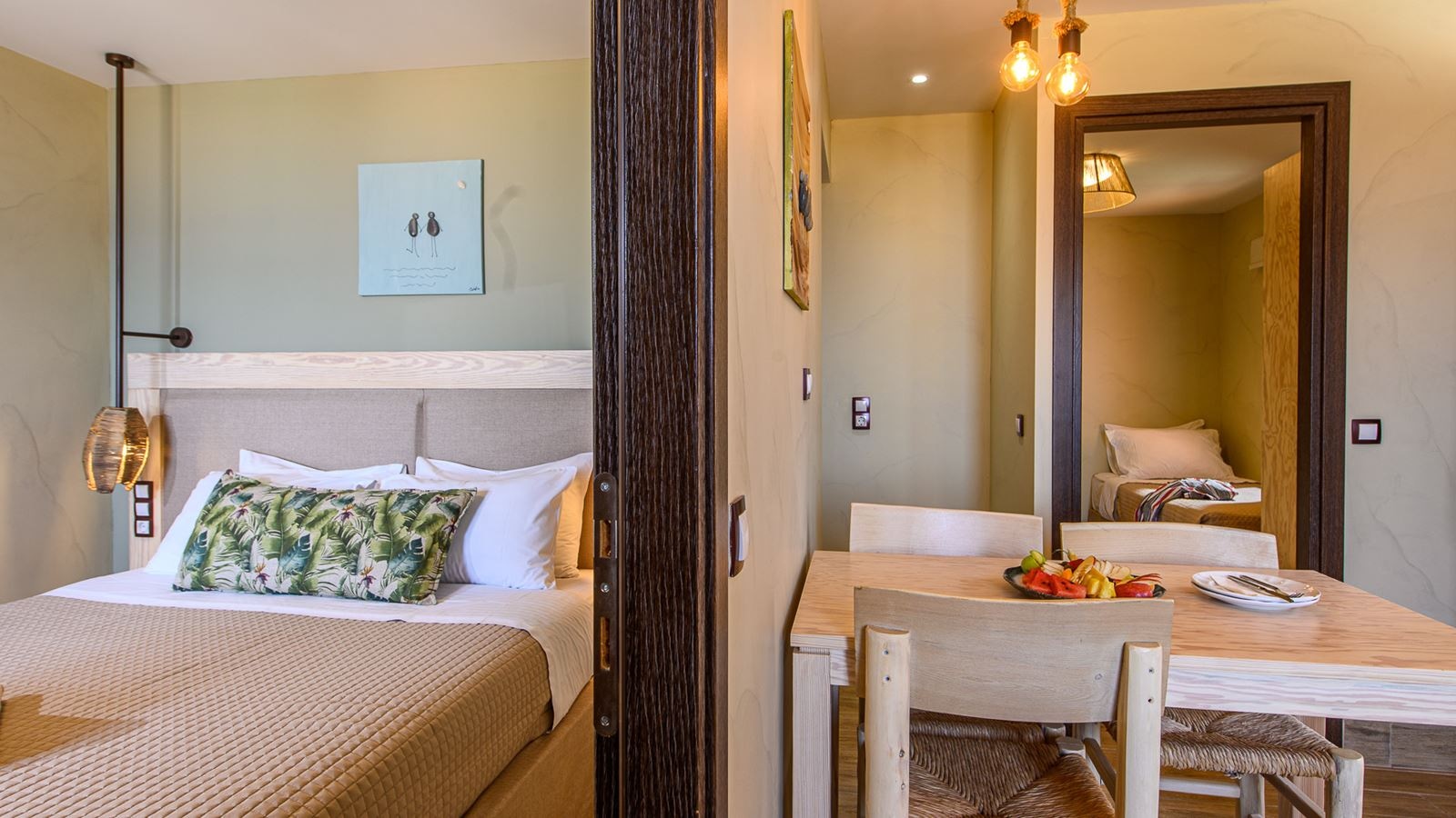 rooms-luxury-two-bedroom-suite-sea-view-outdoor-jacuzzi