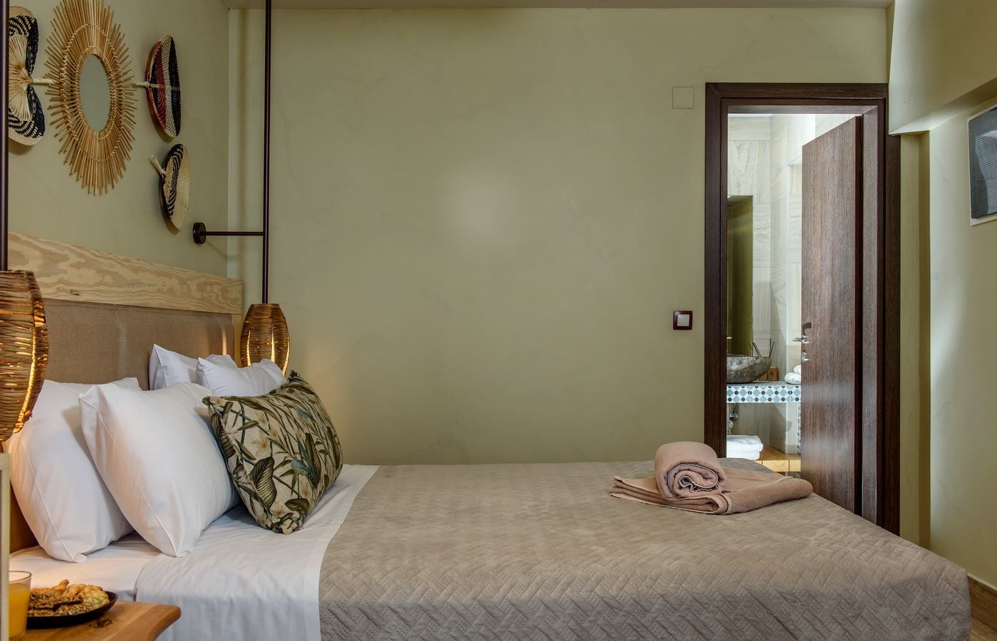 rooms-deluxe-room-inland-view