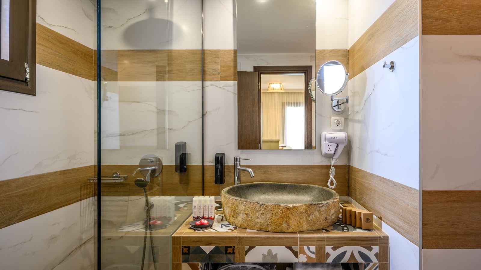 rooms-deluxe-room-single-use-land-view