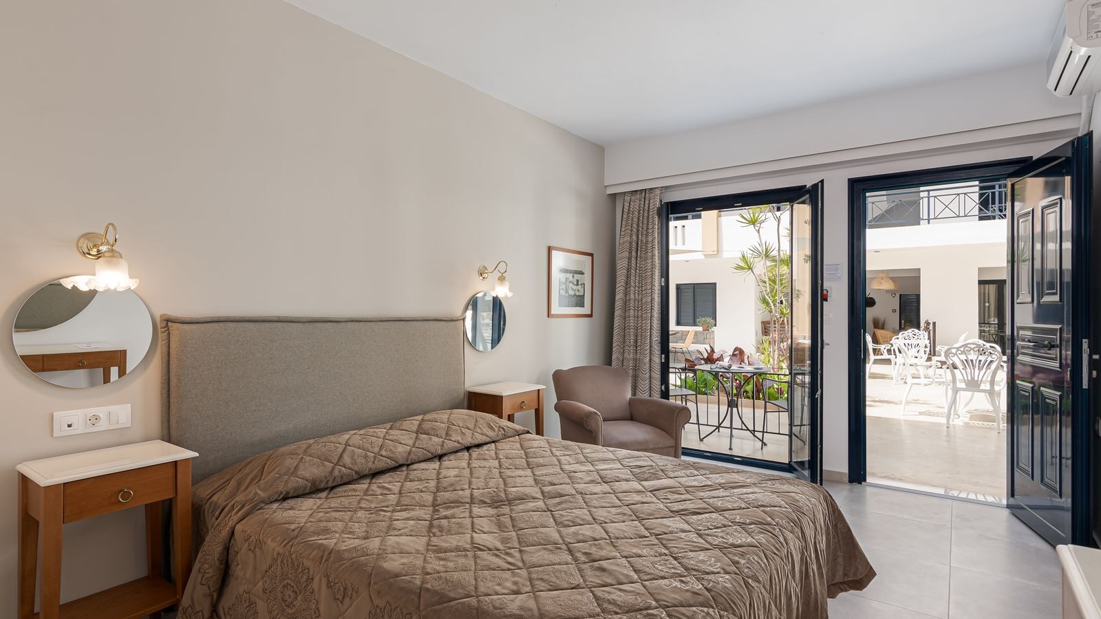 rooms-superior-double-room-balcony-or-terrace