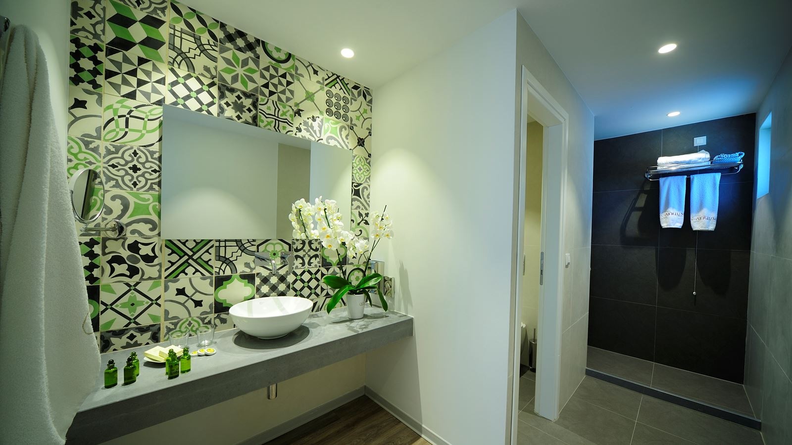 rooms-deluxe-room-land-view