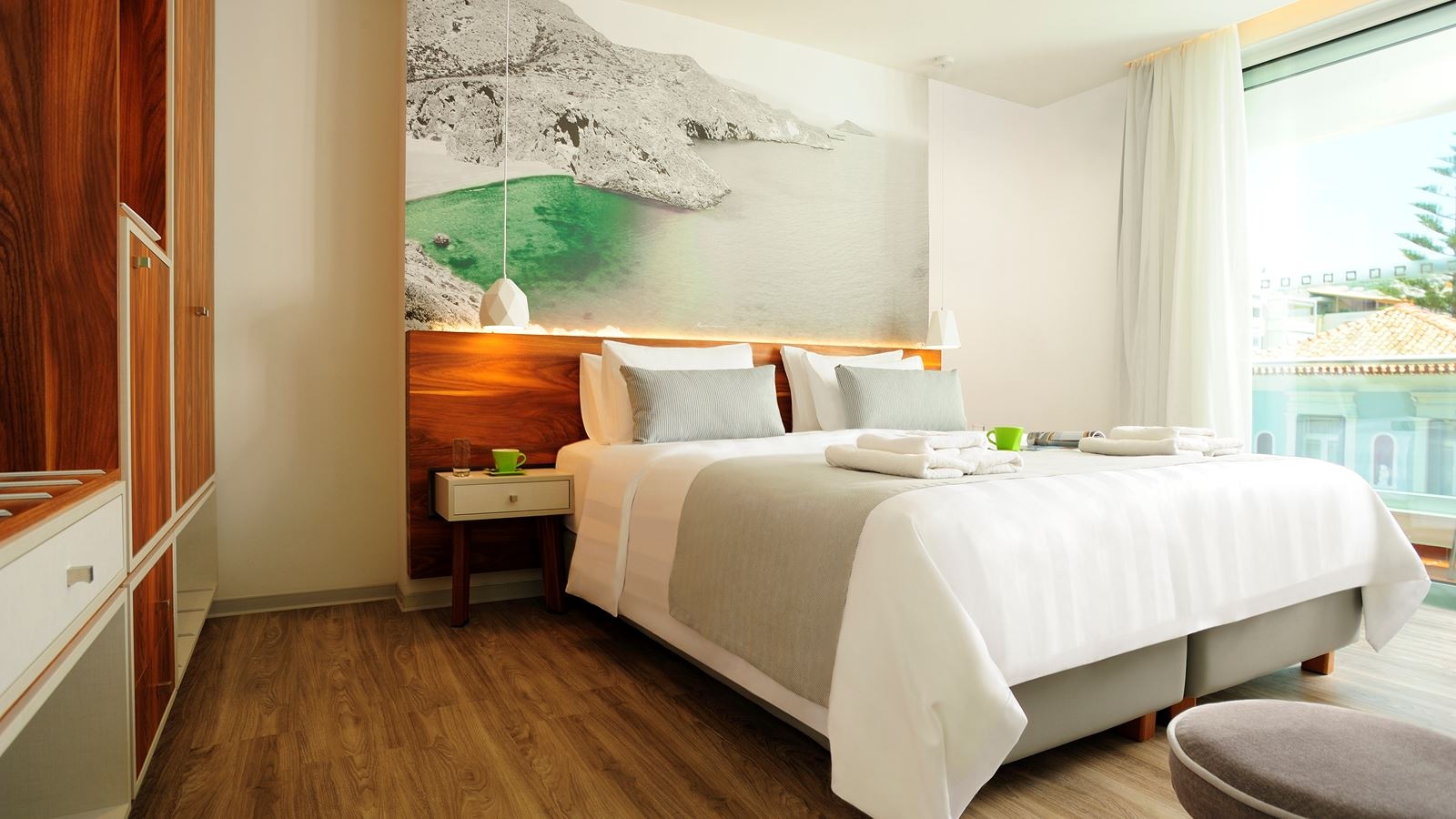 rooms-deluxe-room-land-view