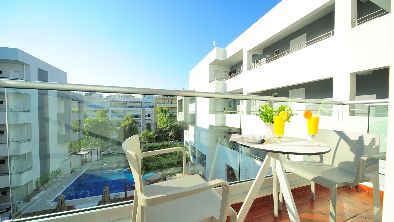 rooms-deluxe-room-pool-view