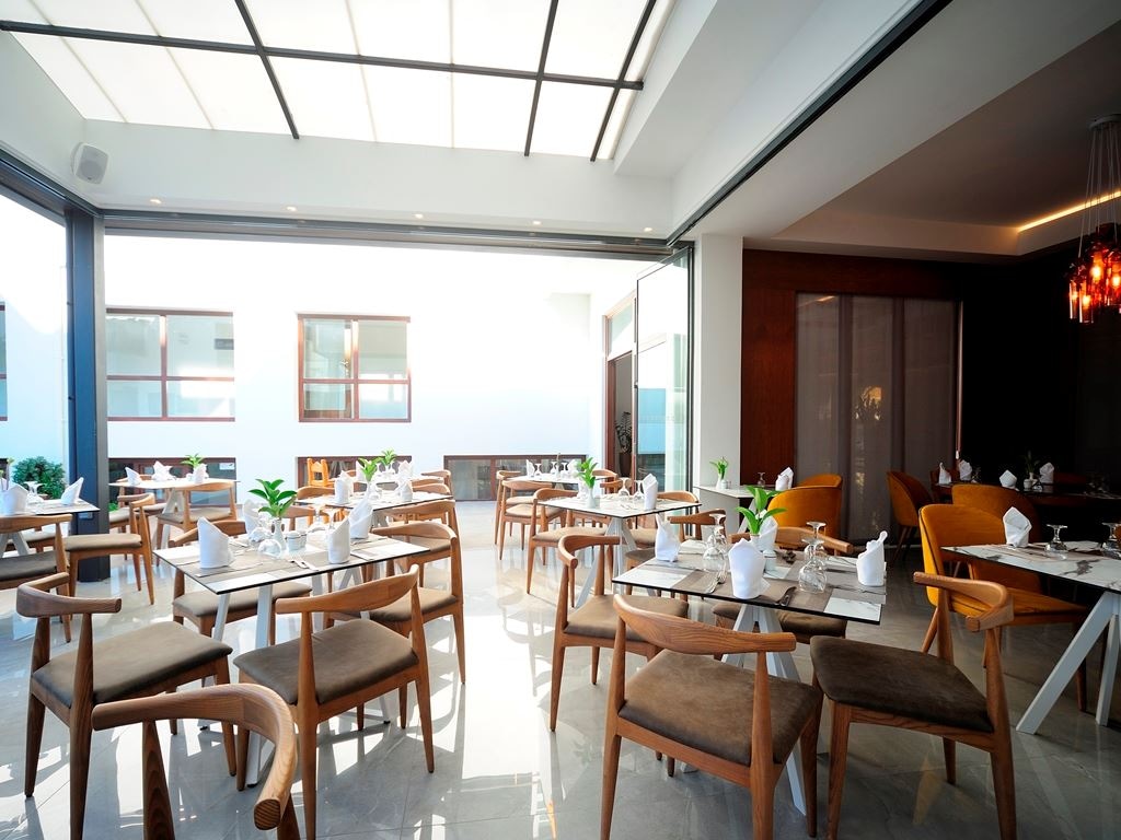 restaurants-oinos-restaurant