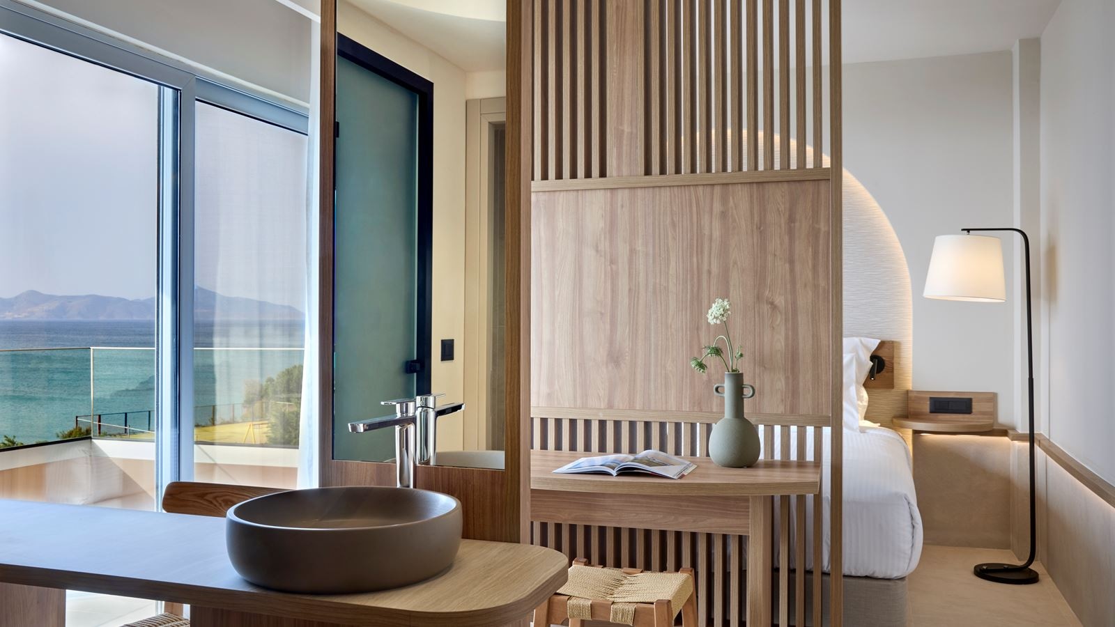 rooms-room-deluxe-single-use-seaview--balcony-or-terrace