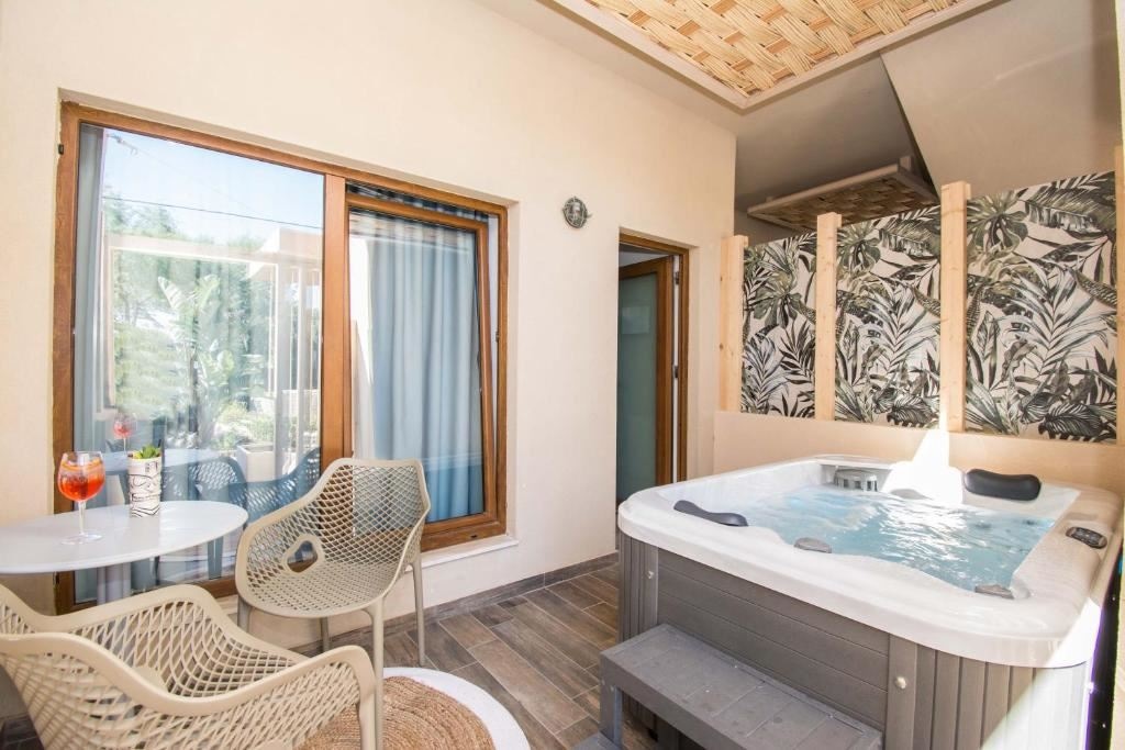 rooms-deluxe-double-room-with-jacuzzi