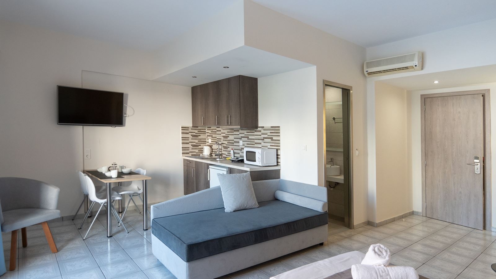 rooms-studio-apartment-3-pax