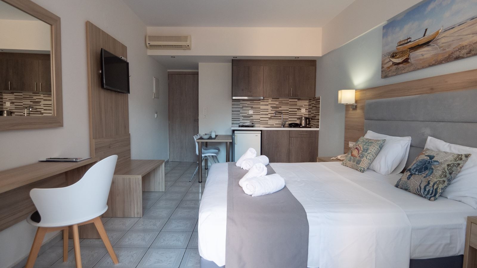 rooms-studio-apartment-city-view-balcony