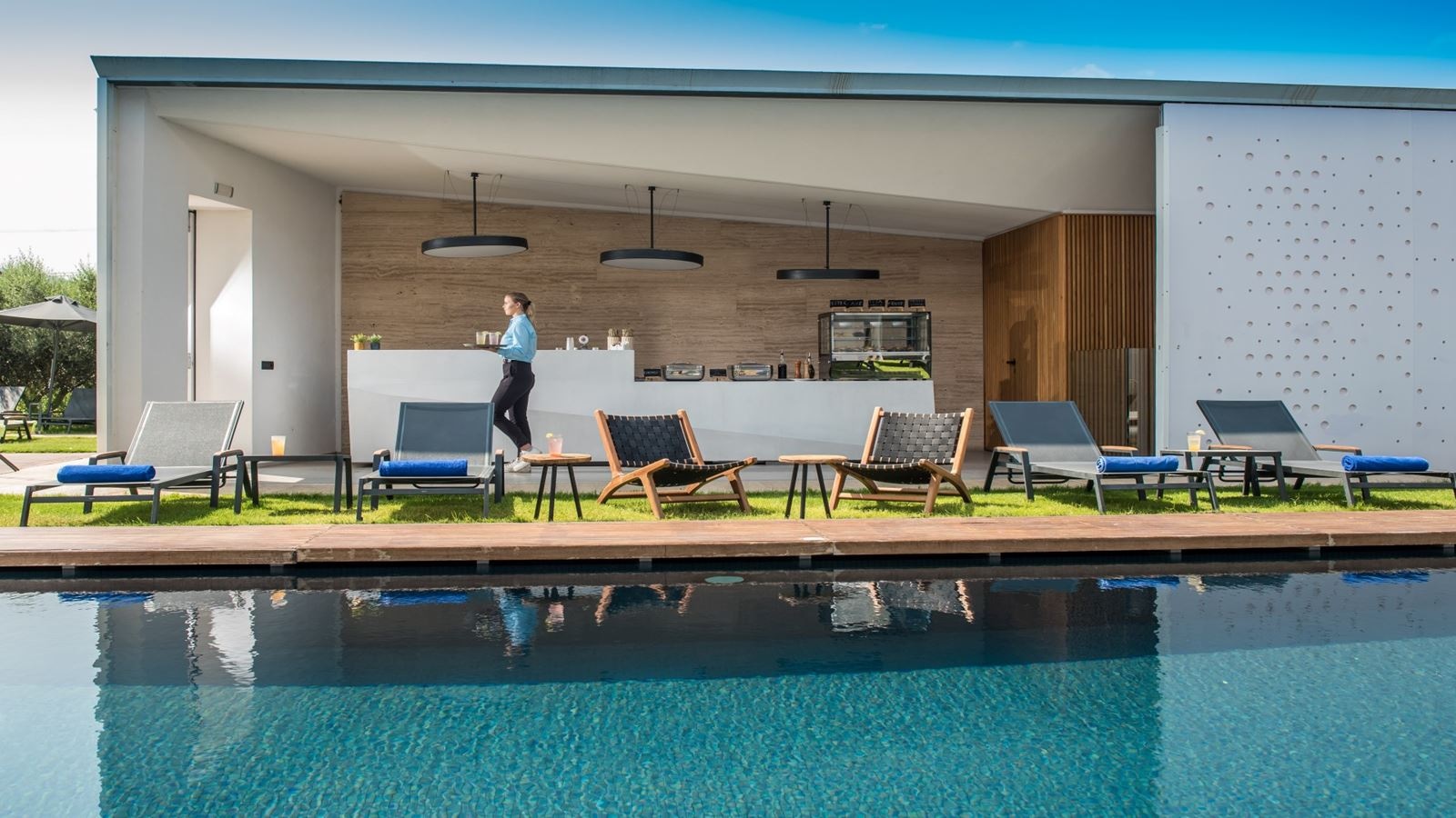 bars-aura-pool--snack-bar