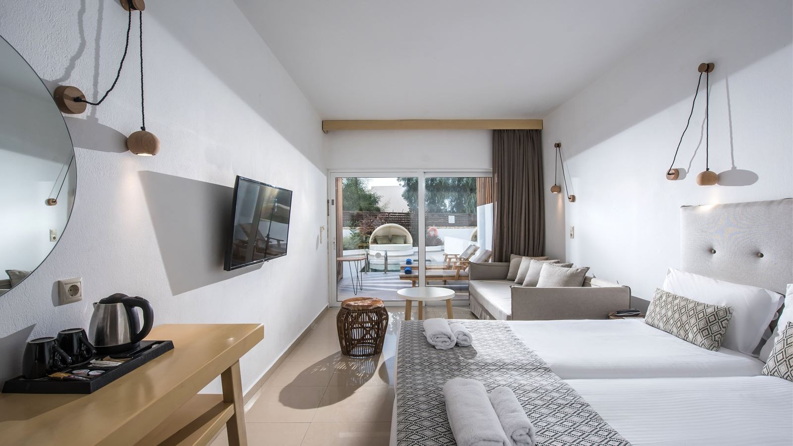 rooms-superior-room-individual-pool