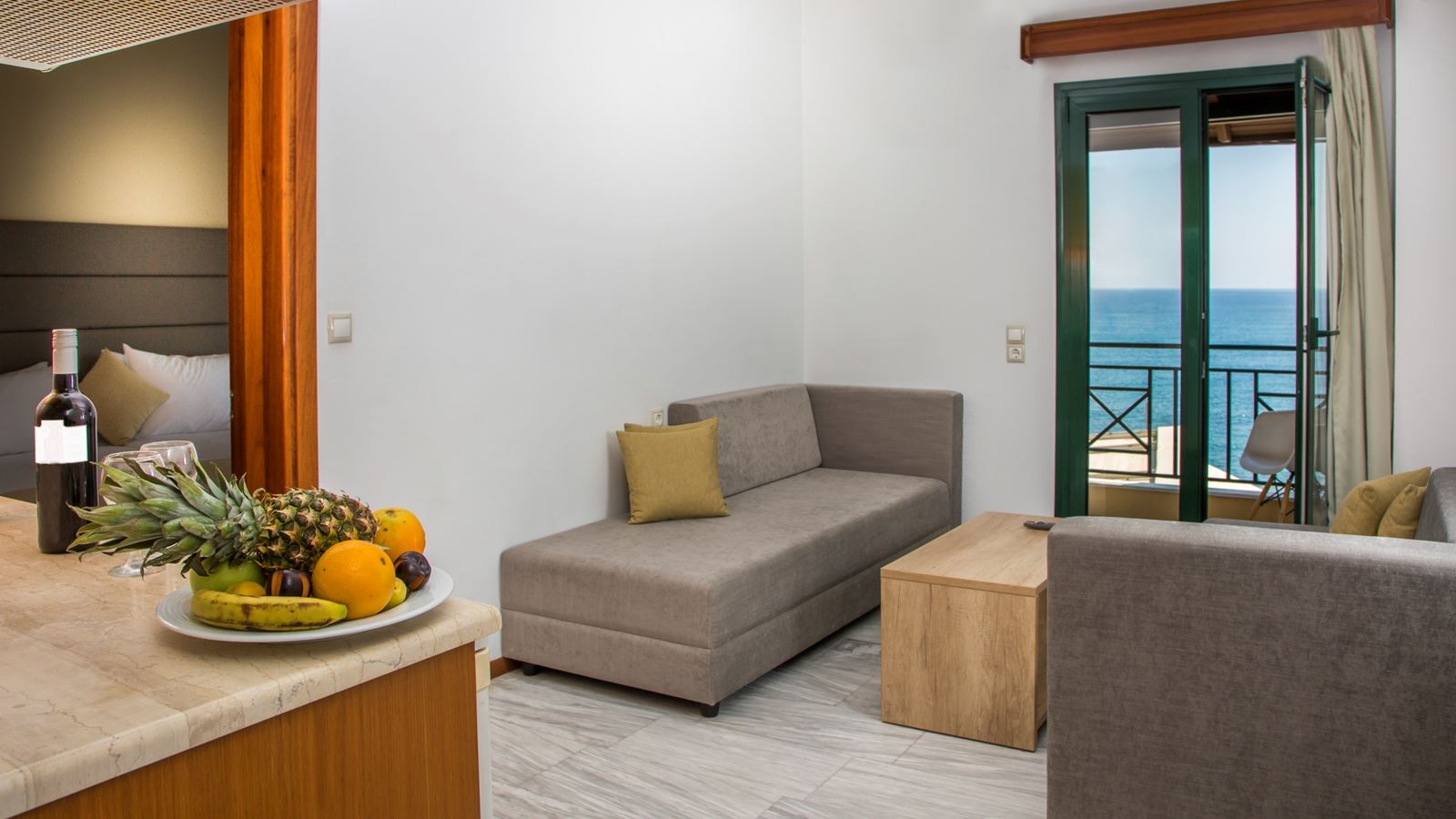 rooms-family-room-with-sea-view
